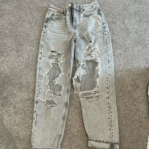 Women’s size 00 AE Mom Straight Jean